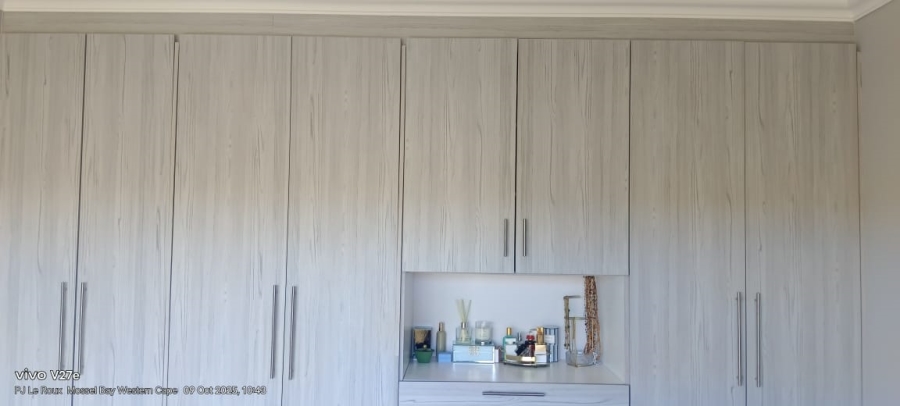 6 Bedroom Property for Sale in Seemeeu Park Western Cape